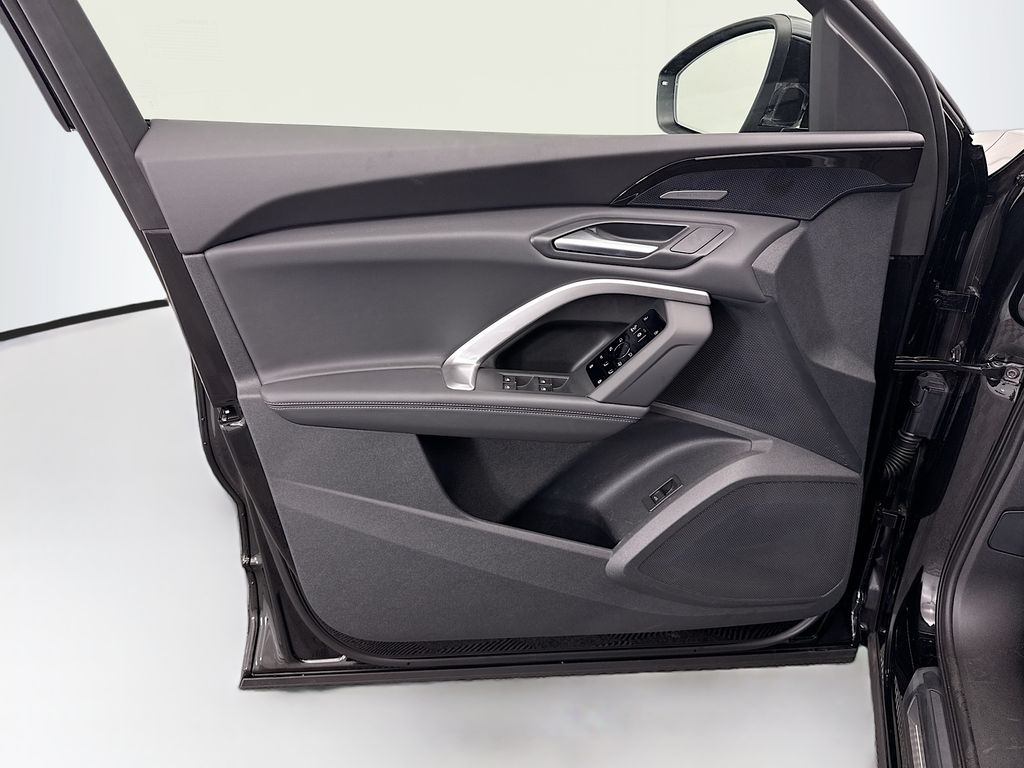 Thumbnail: 2025 Audi Q5 - 23