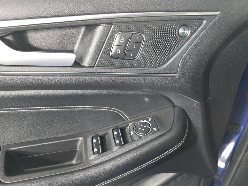 2022 Ford Edge Titanium photo 25
