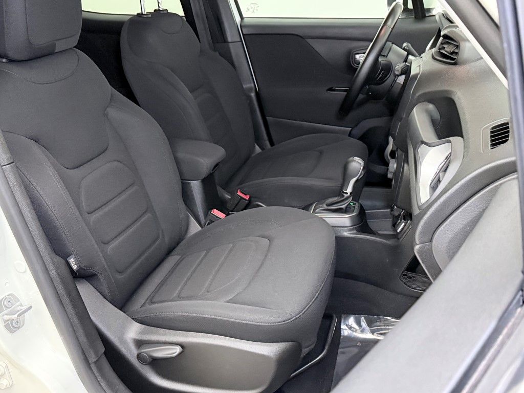 Thumbnail: 2018 Jeep Renegade - 21