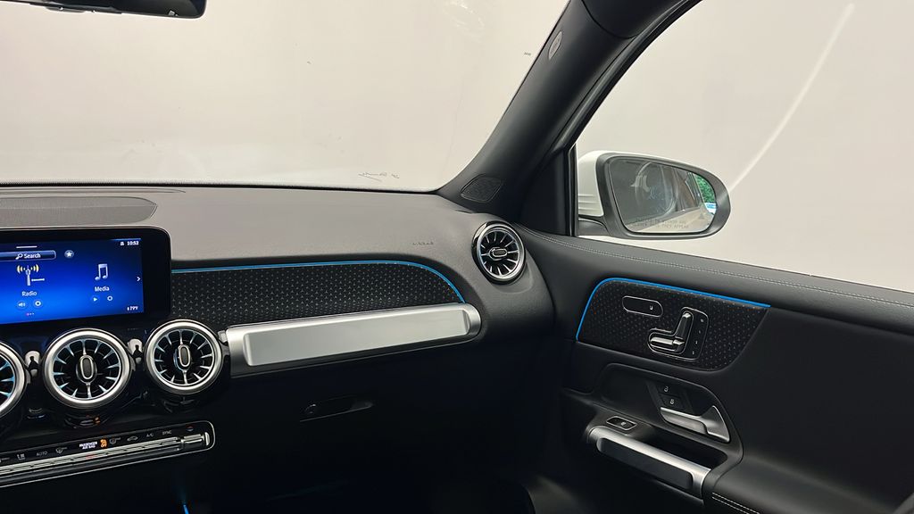 2025 Mercedes-Benz GLB 250 25