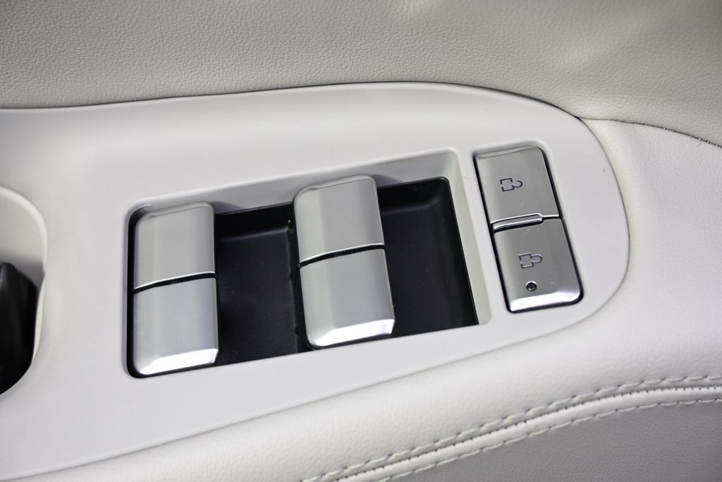 New 2026 White Lincoln Reserve image 24