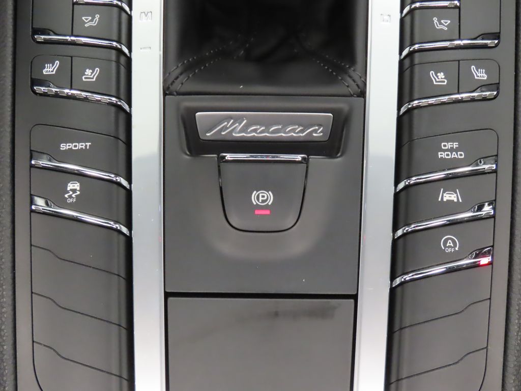 Thumbnail: 2017 Porsche Macan - 28