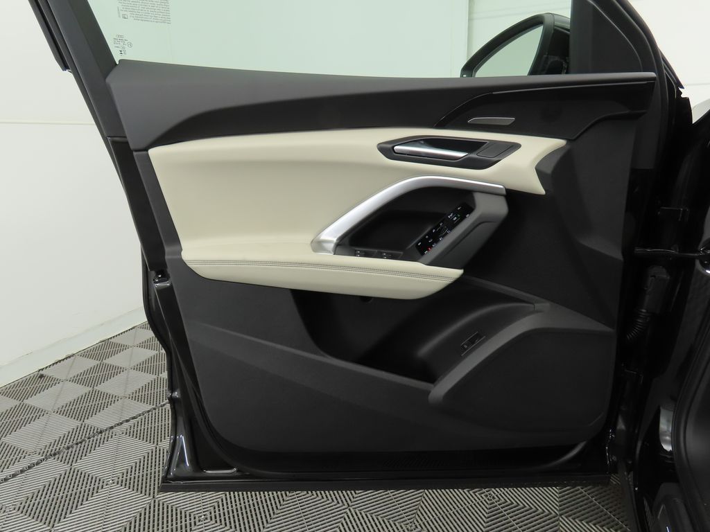 Thumbnail: 2025 Audi Q5 - 26