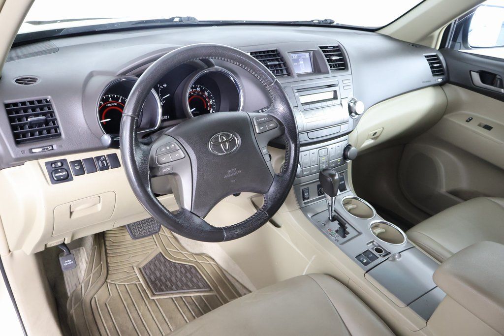Thumbnail: 2010 Toyota Highlander - 7
