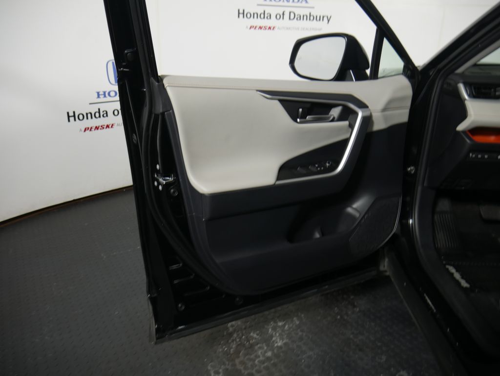 Thumbnail: 2019 Toyota RAV4 - 15