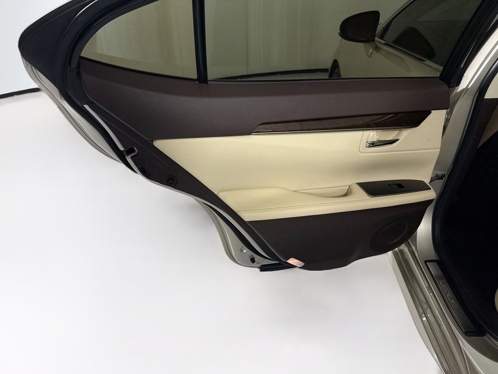 Thumbnail: 2016 Lexus ES - 26