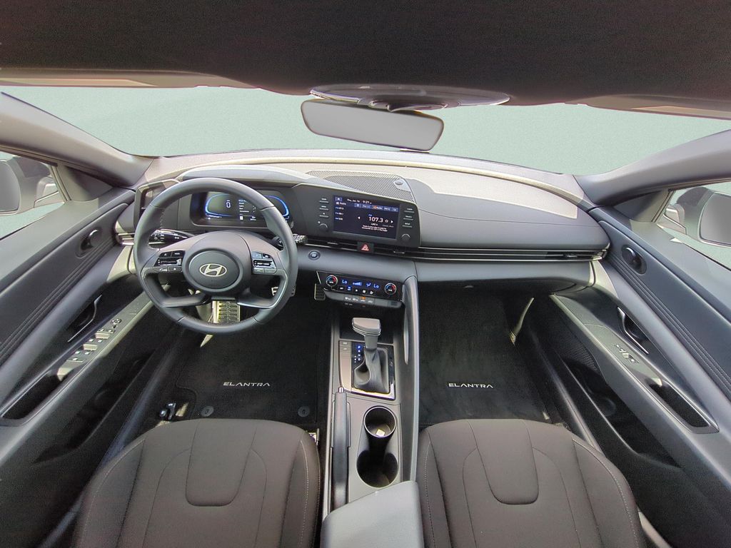 Used 2026 White Hyundai SEL Sport image 10