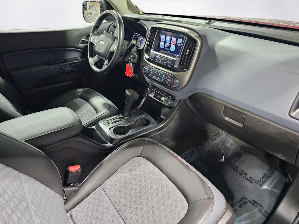 Used 2018 Red Chevrolet Z71 image 13