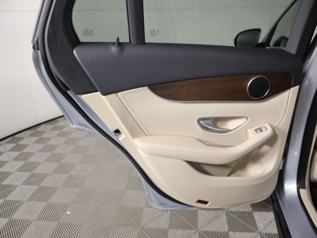 Thumbnail: 2022 Mercedes-Benz GLC - 26