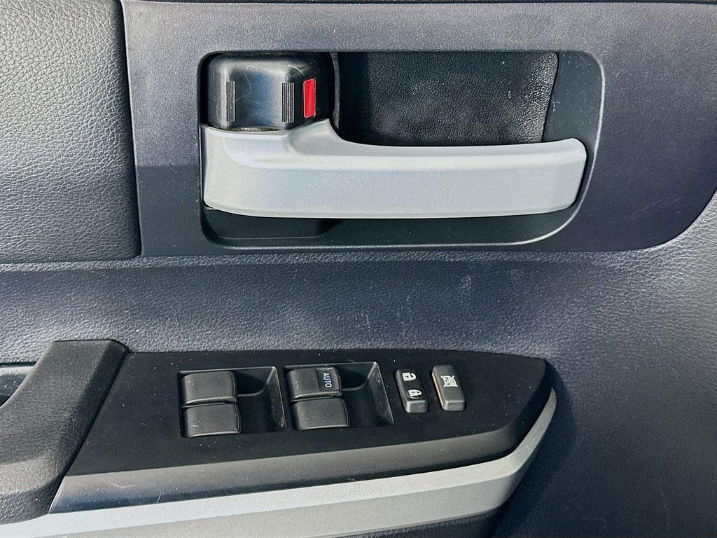 Thumbnail: 2015 Toyota Tundra - 17