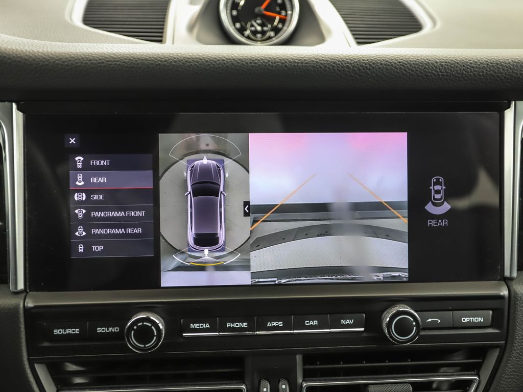 Thumbnail: 2020 Porsche Macan - 18