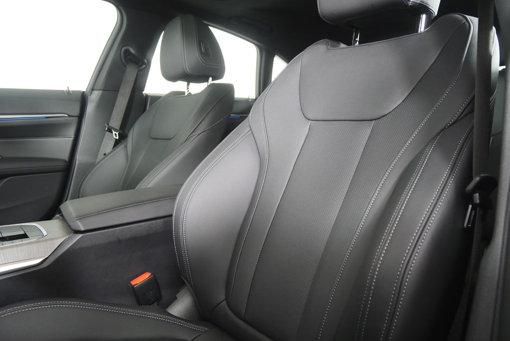 Thumbnail: 2025 BMW i4 - 11