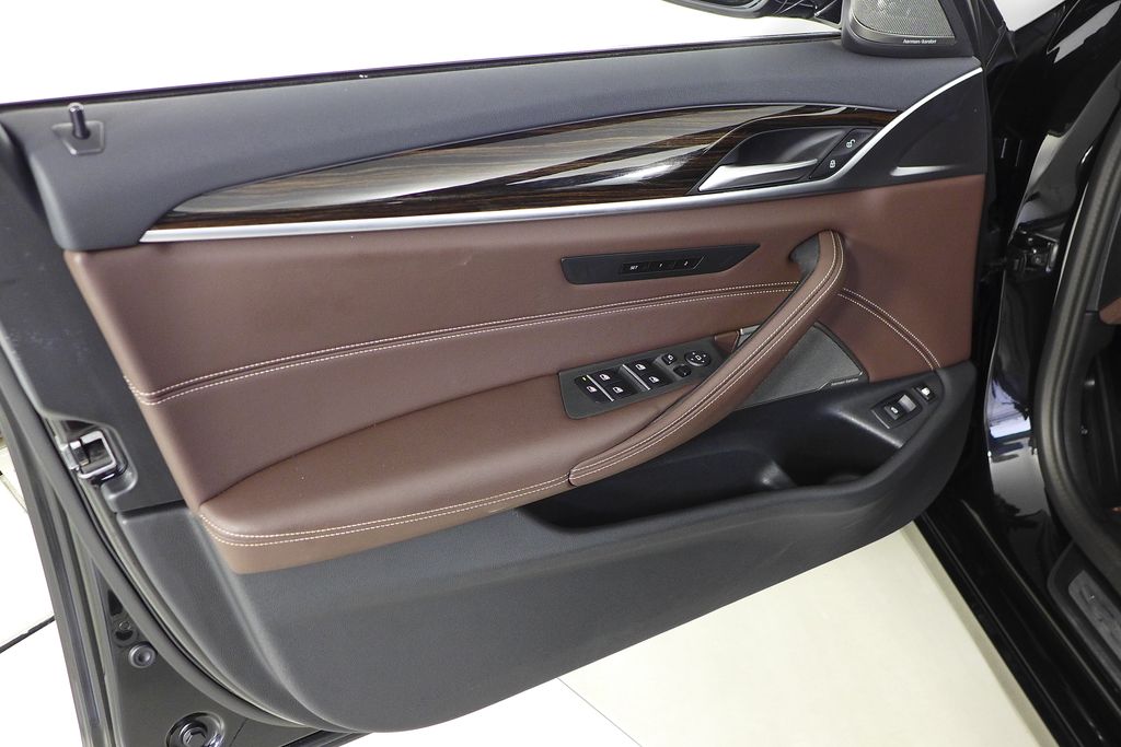 Thumbnail: 2023 BMW 5 Series - 11