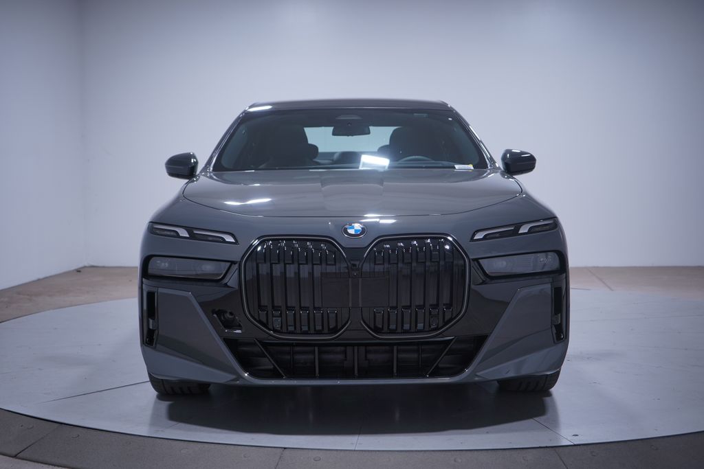 Thumbnail: 2026 BMW 7 Series - 4
