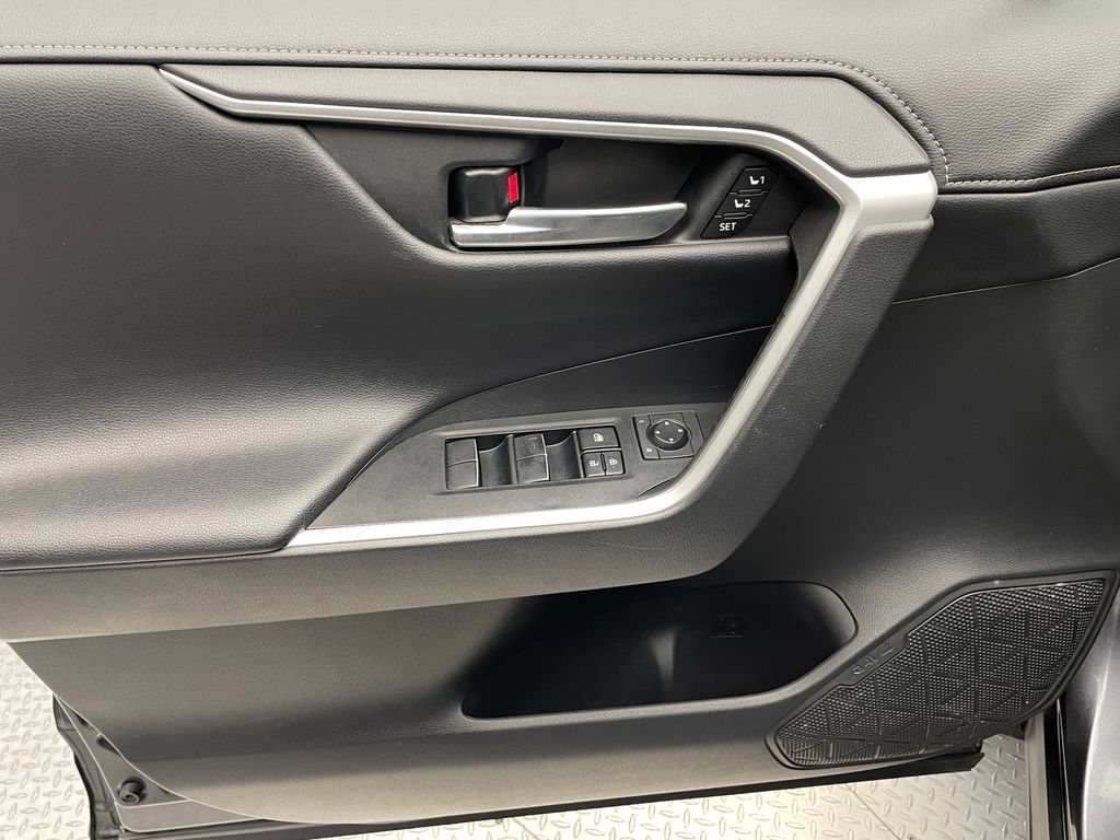 Thumbnail: 2021 Toyota RAV4 - 9