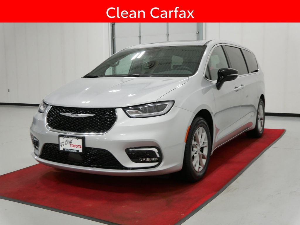 Used 2026 Chrysler Pacifica Van