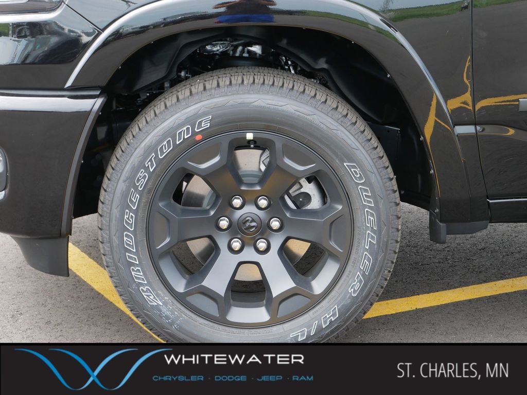 View vehicle photo 4