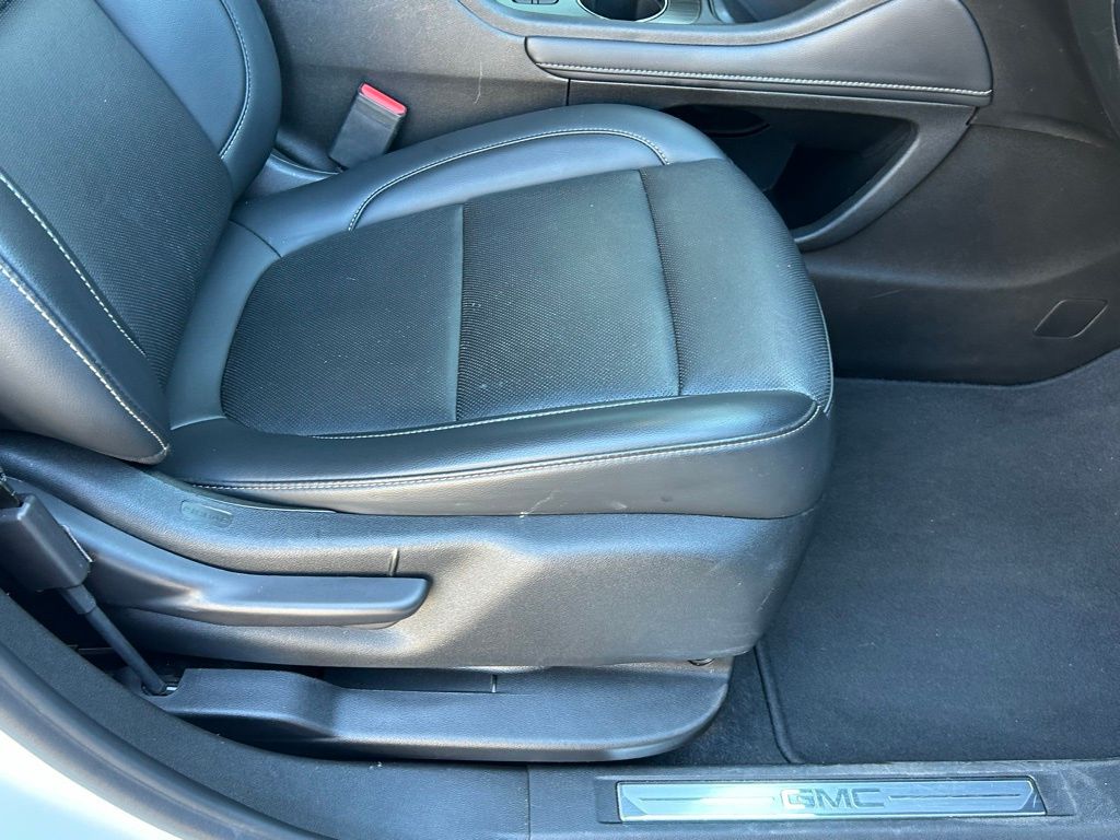 Used 2023 White GMC SLT image 42