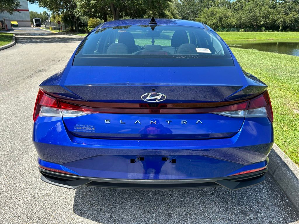 Thumbnail: 2023 Hyundai Elantra - 4