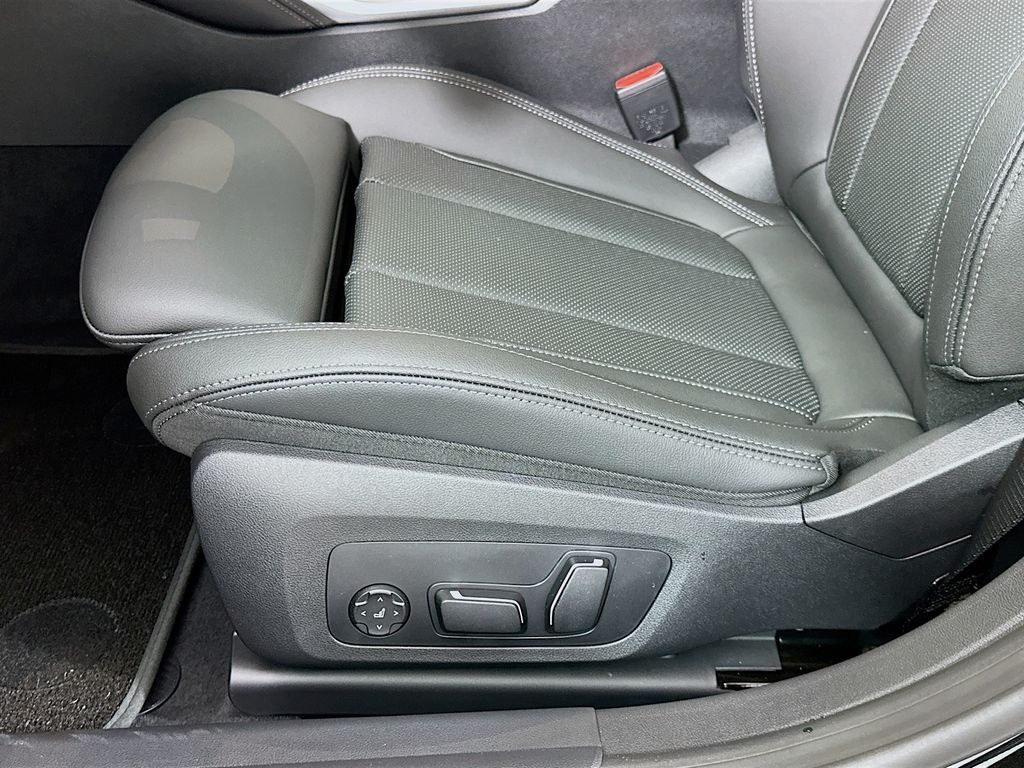 Thumbnail: 2026 BMW i4 - 21