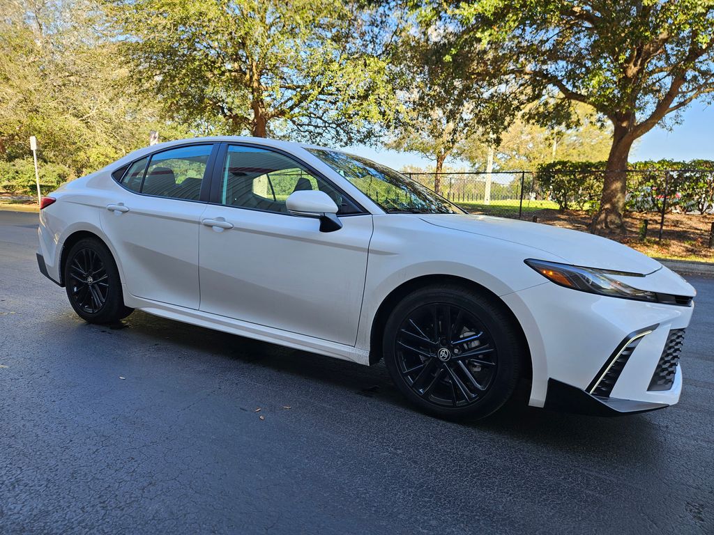 2025 Toyota Camry SE 7