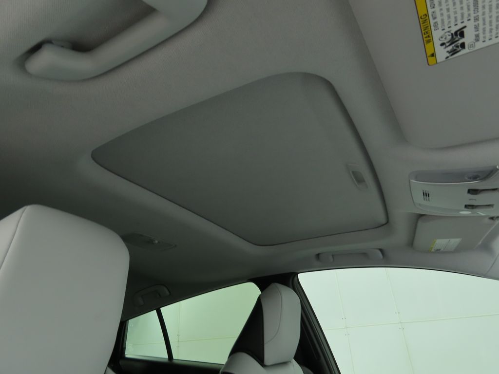 2018 Toyota Prius Four 19