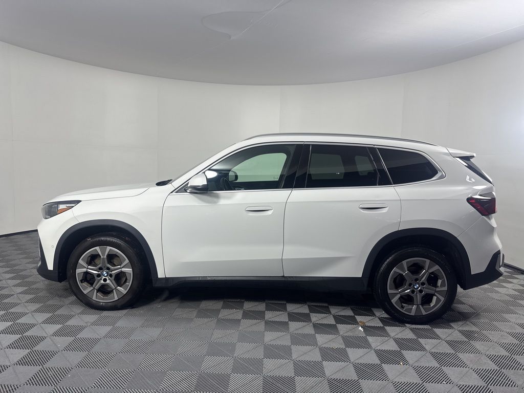 Thumbnail: 2023 BMW X1 - 8