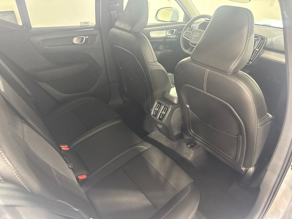 Used 2020 Silver Volvo Momentum image 23