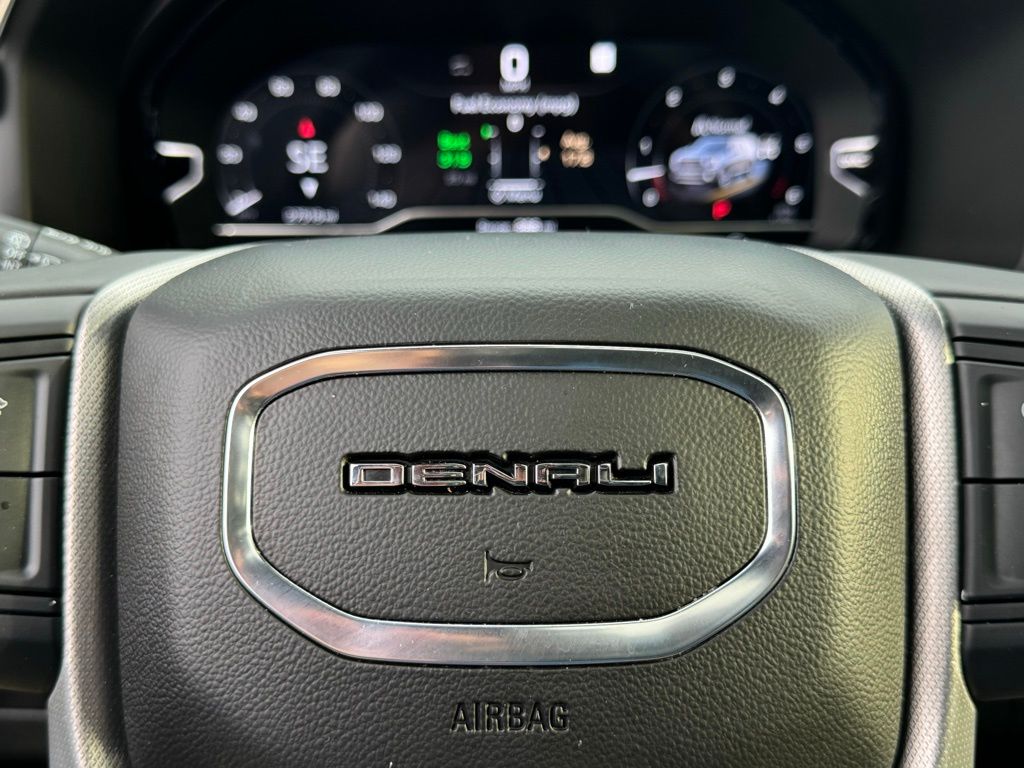 2023 GMC Yukon Denali 30