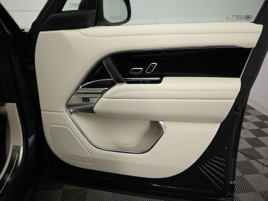 Thumbnail: 2025 Land Rover Range Rover - 25