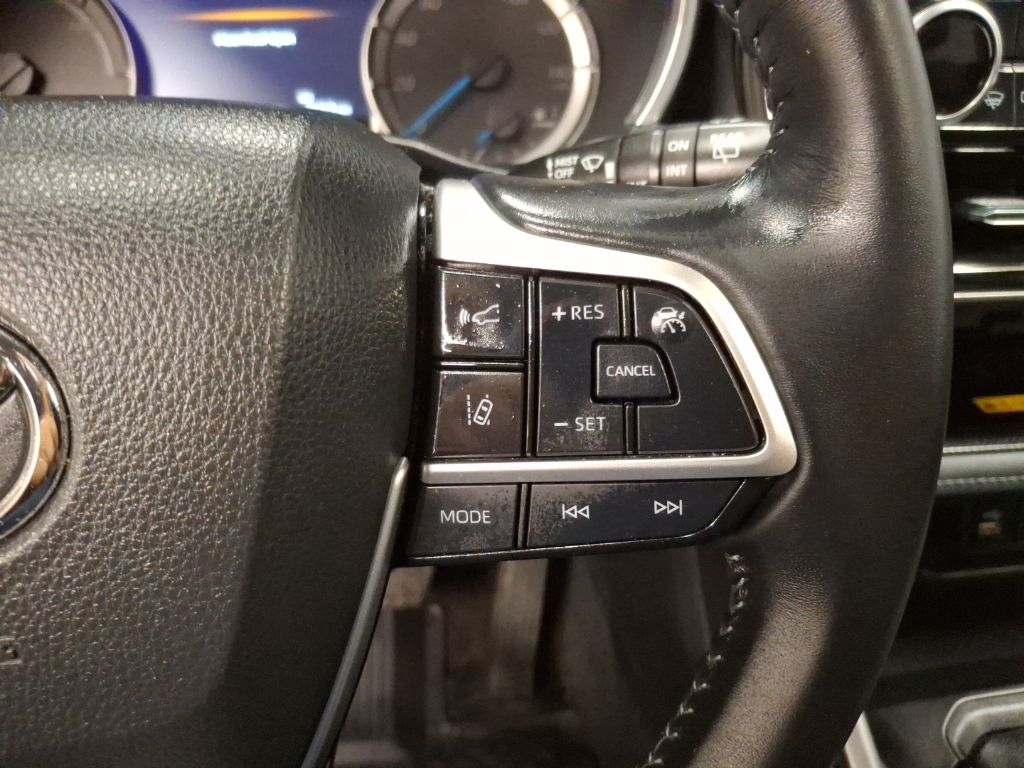 Used 2023 Toyota Highlander Hybrid SUV
