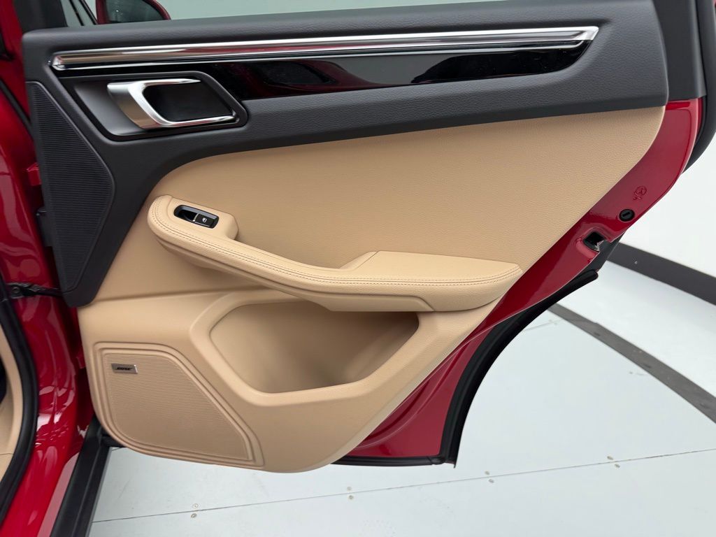 Thumbnail: 2026 Porsche Macan - 30