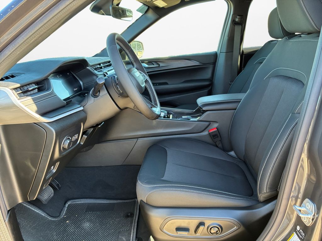 New Car 2025 Jeep Grand Cherokee  Laredo X For Sale Under $35,000 In Austin, Texas