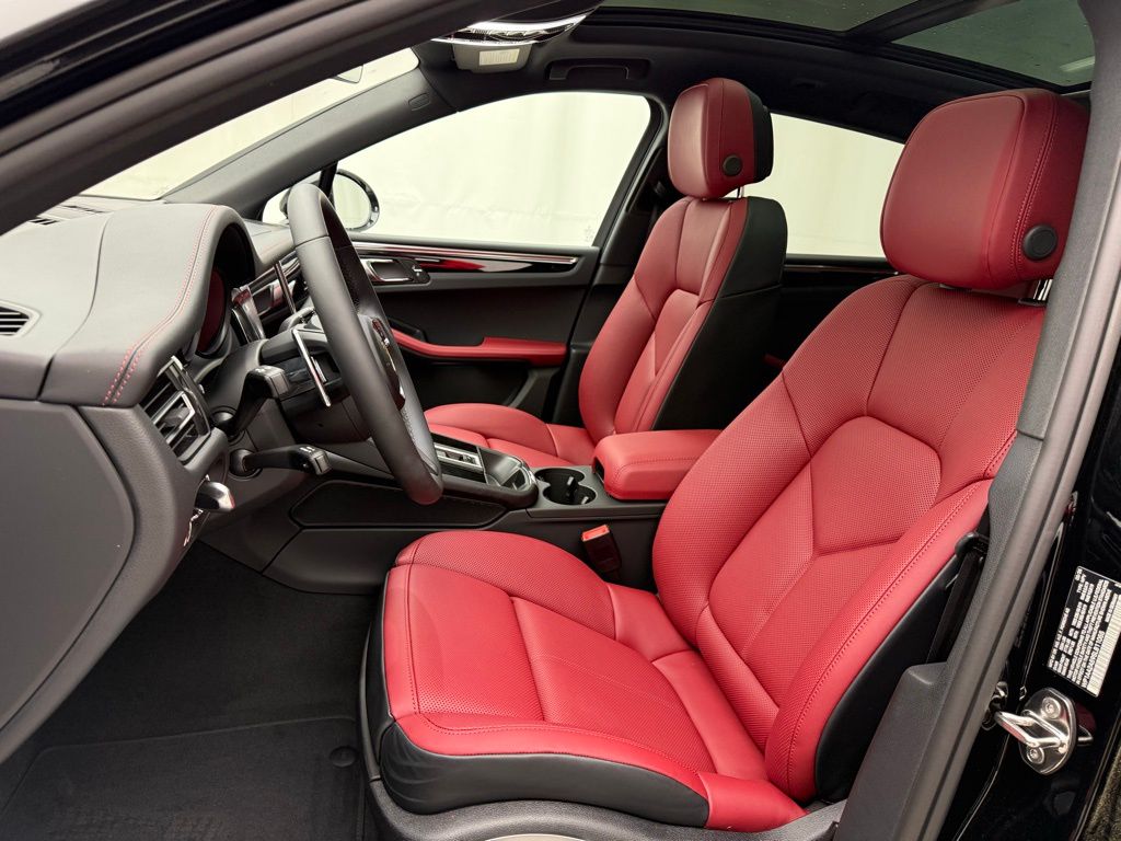 Thumbnail: 2025 Porsche Macan - 4