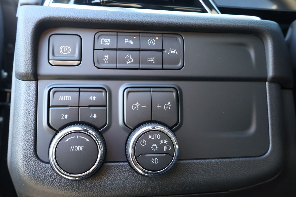 Thumbnail: 2026 Chevrolet Suburban - 22