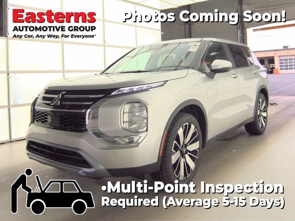 2025 Mitsubishi Outlander SE 2WD's photo