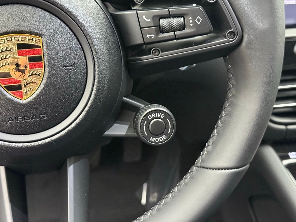 Thumbnail: 2025 Porsche Macan - 15
