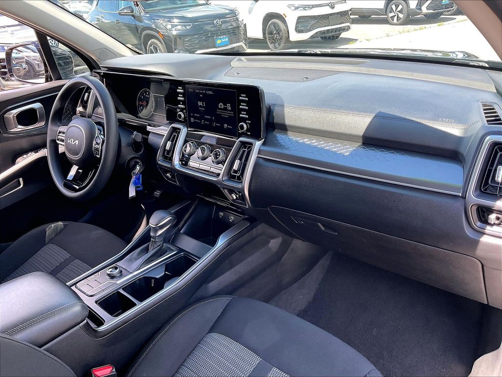 2023 Kia Sorento — photo 13