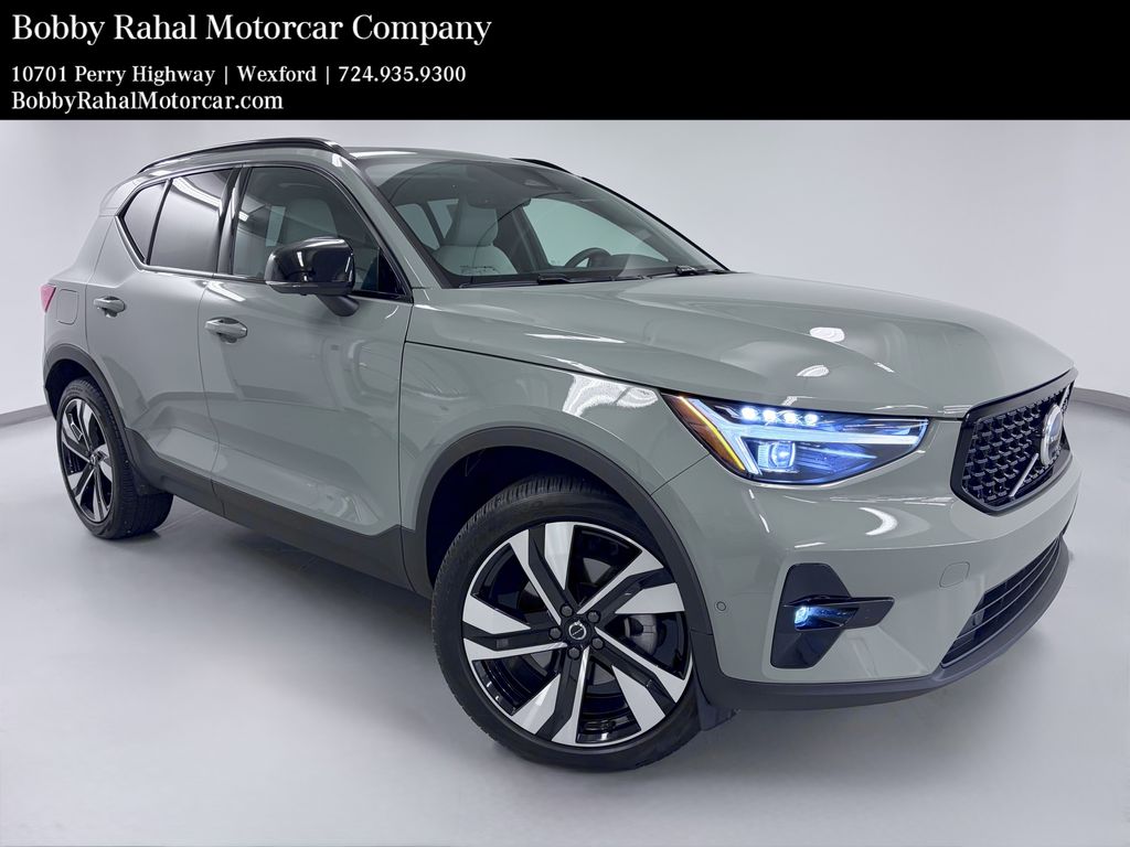 2025 Volvo XC40 B5 Ultra Dark Theme AWD