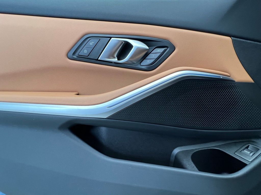 Thumbnail: 2025 BMW 3 Series - 21