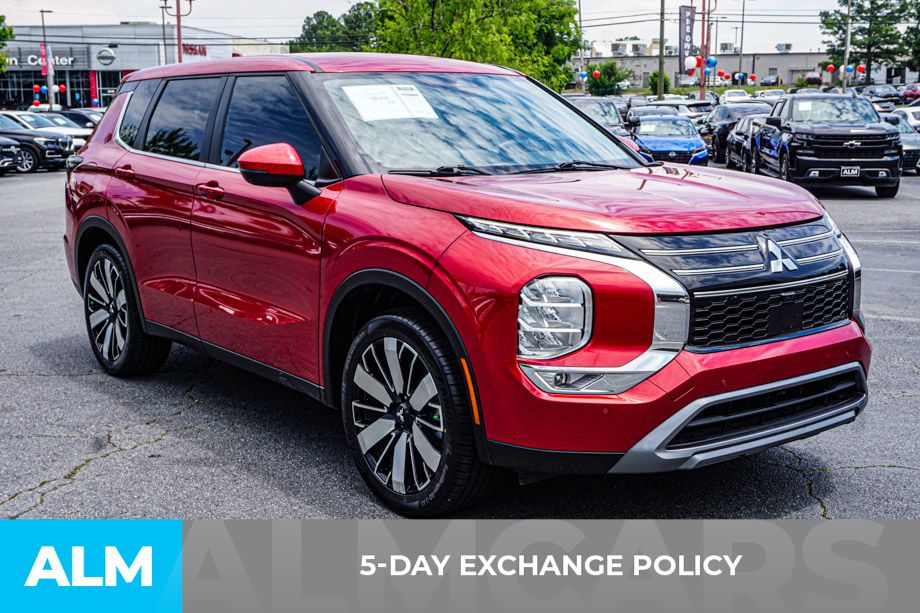 Used 2025 Red Mitsubishi SE image 4