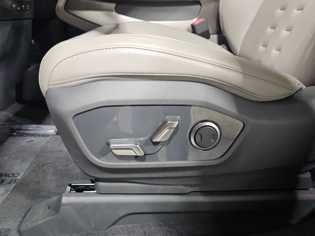 Used 2024 Gray Kia Wind image 21