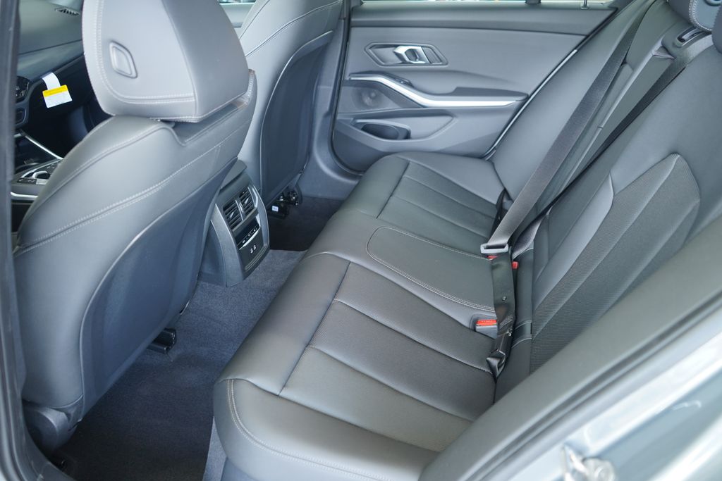 Thumbnail: 2026 BMW 3 Series - 19