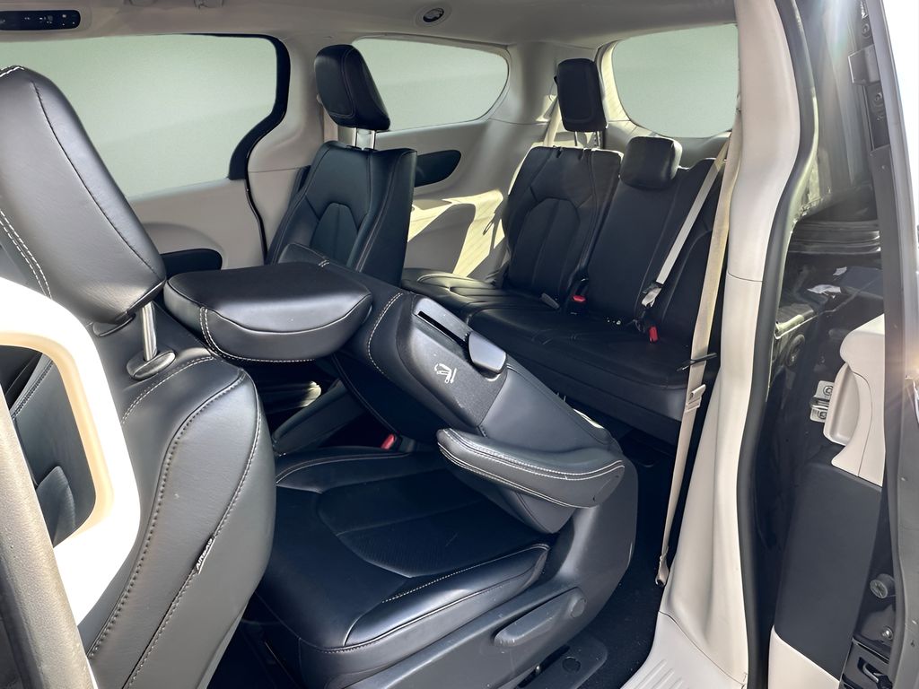 Used 2024 Chrysler Pacifica Hybrid Van