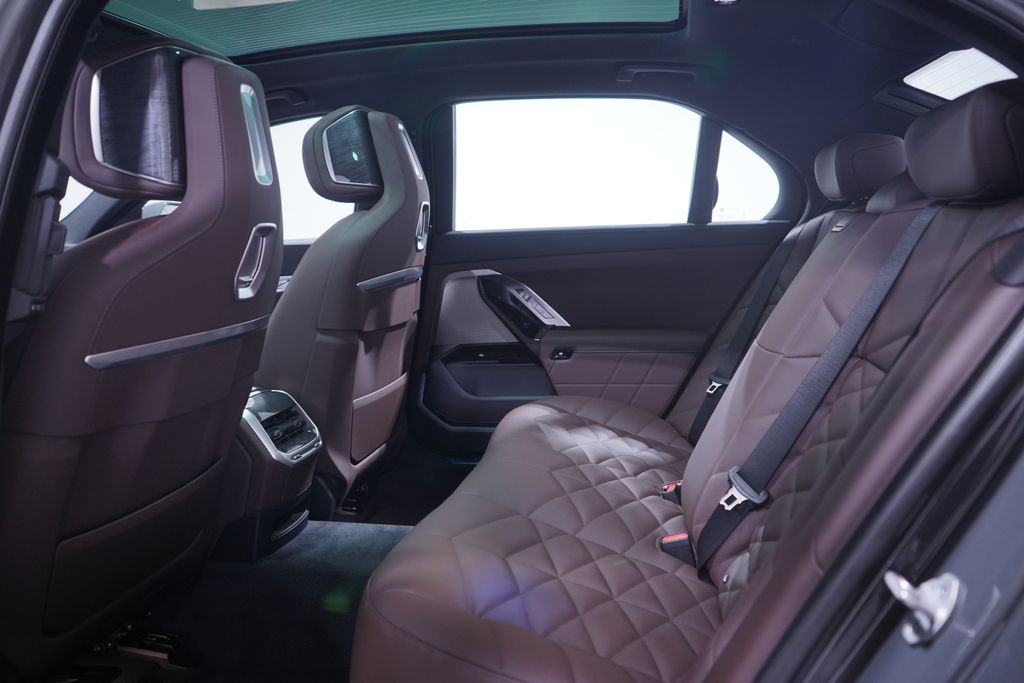 Thumbnail: 2026 BMW 7 Series - 9