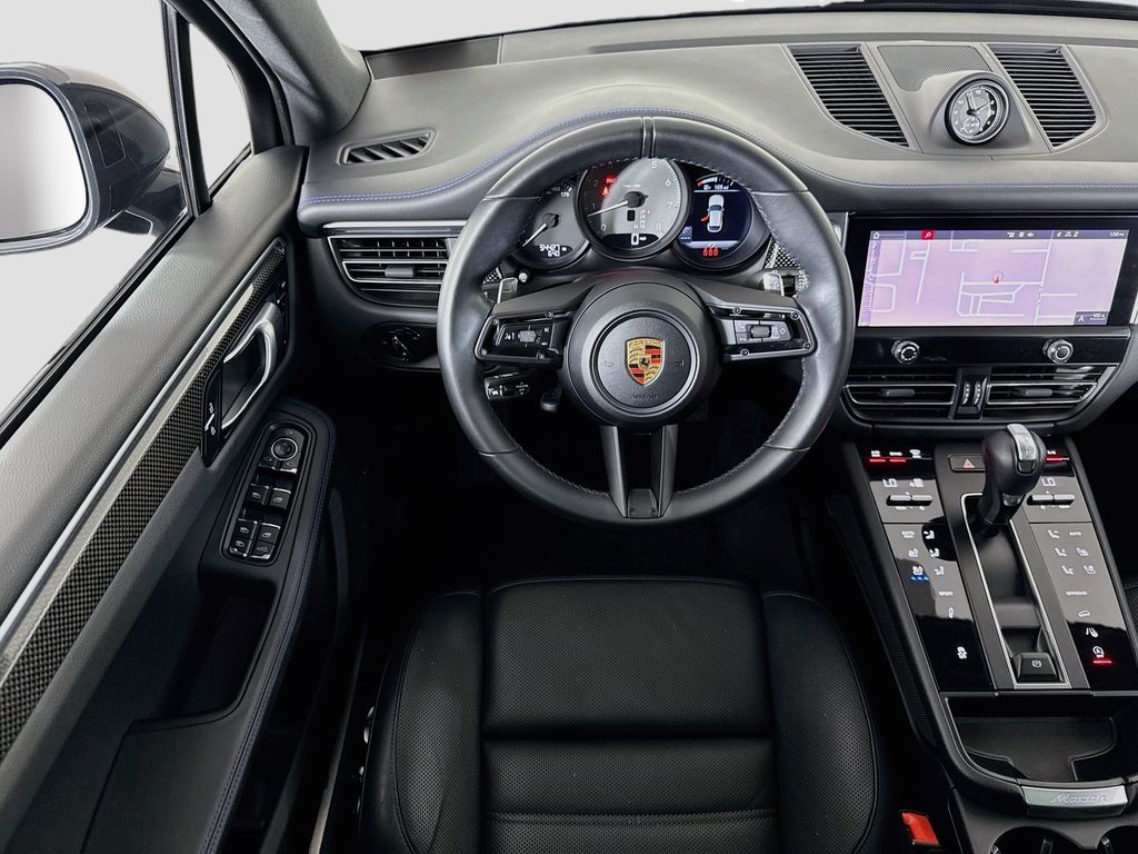Thumbnail: 2023 Porsche Macan - 10