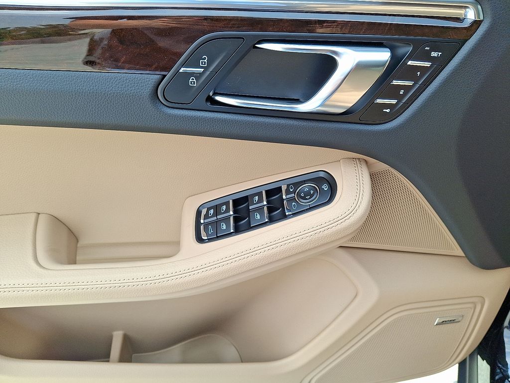 Thumbnail: 2025 Porsche Macan - 16
