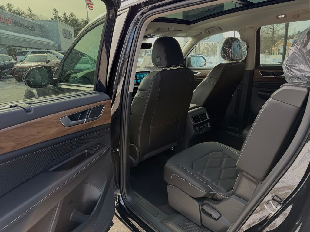 New 2026 Black Volkswagen 2.0T SE w/Technology image 26