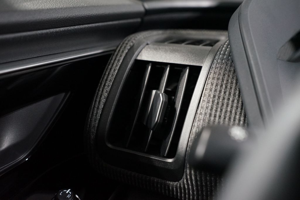 Thumbnail: 2024 Toyota bZ4X - 22