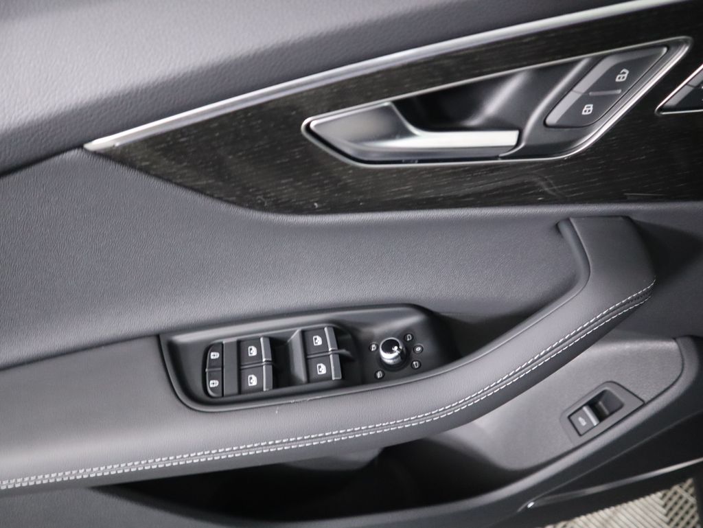 Thumbnail: 2026 Audi Q7 - 26